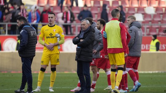 Mircea Rednic, tot mai contestat  la Arad. Fanii i-au cerut demisia + Reacția antrenorului: ”Nu înțeleg”