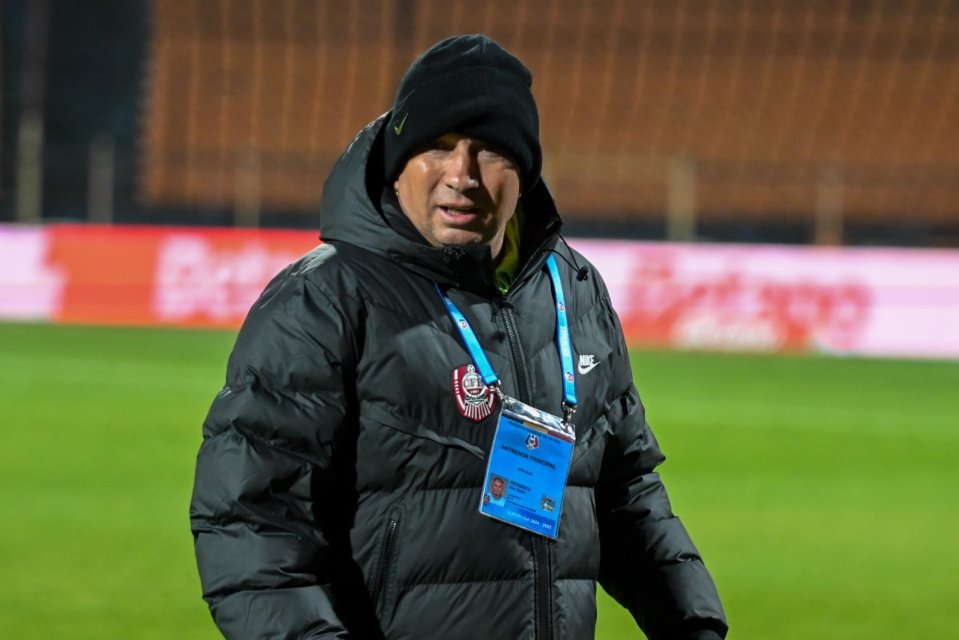 Dan Petrescu, în timpul unui meci pentru CFR Cluj