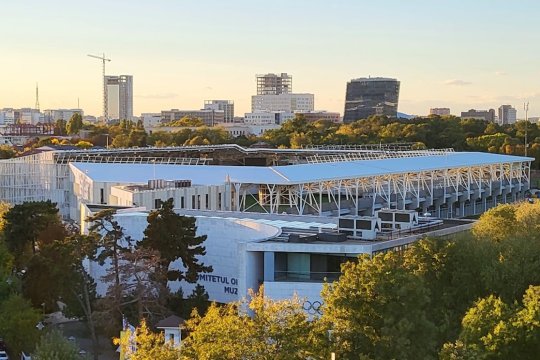 Bătaie pe bani la complexul Arcul de Triumf. Directorul acuză tăierea de buget și anunță măriri de chirii, dar e acuzat că ia bani publici "parandărăt"