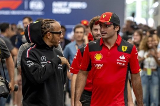 Lovitură de teatru în Formula 1. Lewis Hamilton a semnat cu Ferrari