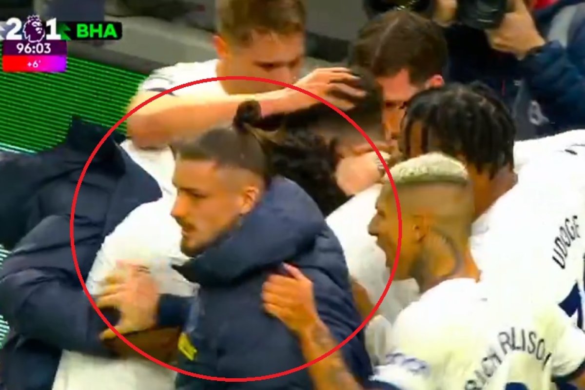 Radu Drăgușin n-a jucat niciun minut în Tottenham - Brighton, dar s-a bucurat ca și cum el ar fi marcat