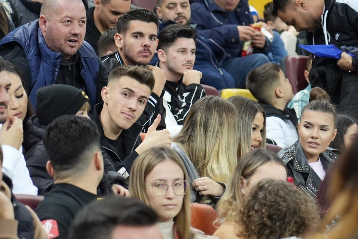 Tavi Popescu a venit la stadion alături de partenera sa