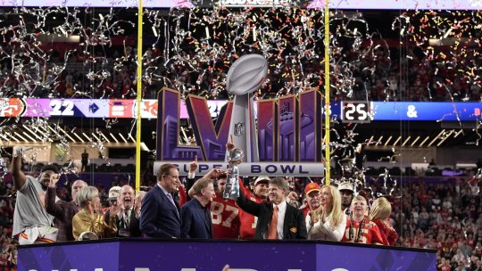 Dinastia Kansas City Chiefs în NFL! Mahomes și Kelce triumfă în Super Bowl, după un meci terminat cu prelungiri
