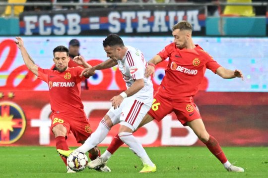Doi titulari de la FCSB au dat lovitura. Gigi Becali: ”Trebuie să fie dreptate”. Unul dintre ei a semnat pentru un salariu dublu
