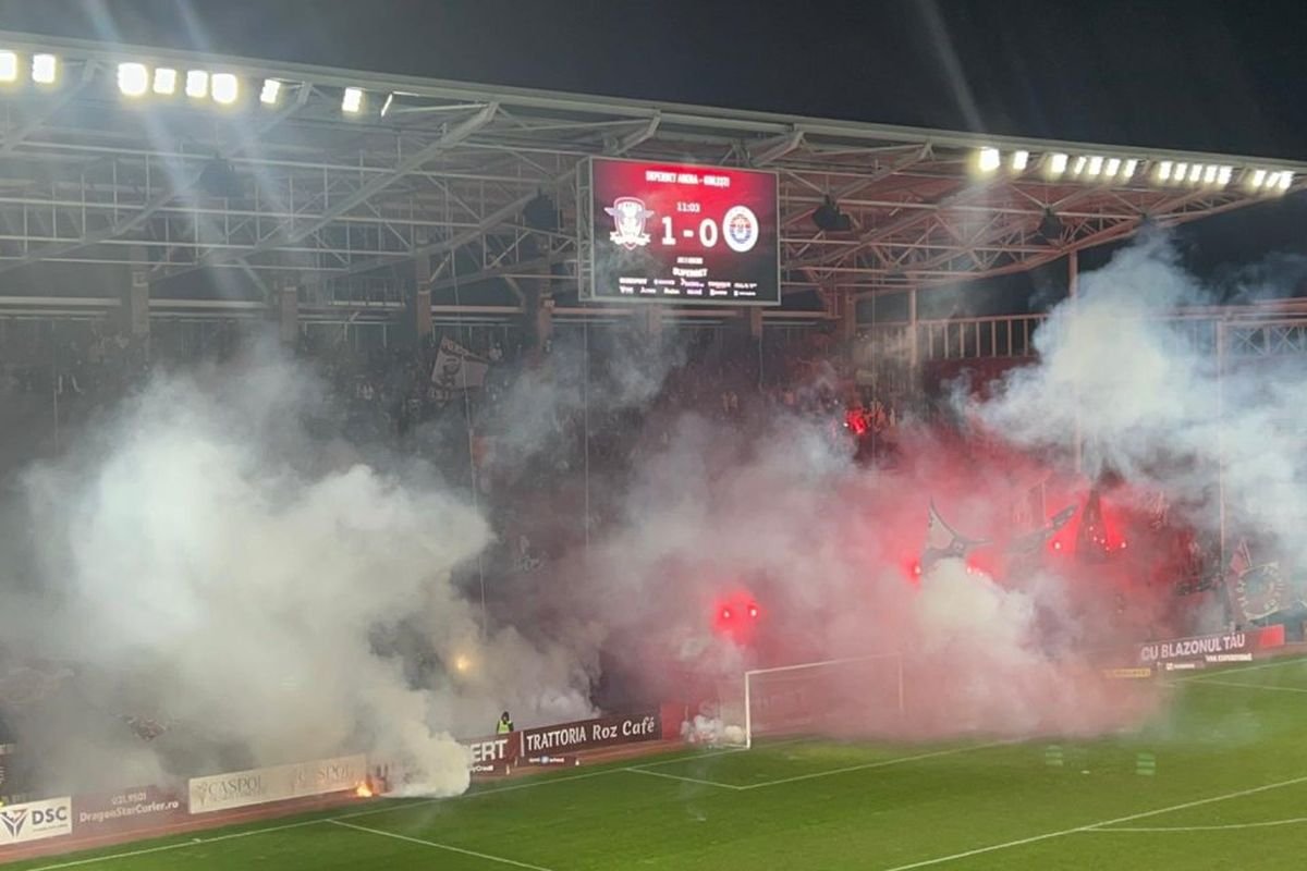 Fanii Rapidului au luat cu asalt stadionul Giulești