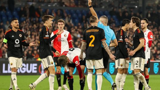 Cum s-a descurcat brigada din România delegată la Feyenoord - Roma 1-1. Radu Petrescu s-a aflat la centru