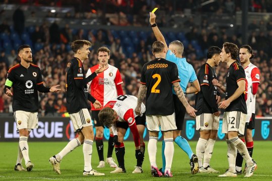 Cum s-a descurcat brigada din România delegată la Feyenoord - Roma 1-1. Radu Petrescu s-a aflat la centru
