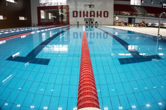 Antrenorul de la CS Dinamo și-ar fi agresat victima de 7 ani de față cu toți părinții elevilor, inclusiv mama fetei. Noi dezvăluiri șocante