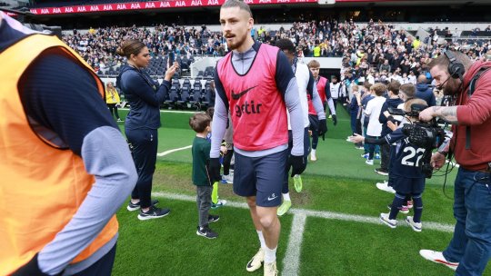 Radu Drăgușin, rezervă neutilizată în eșecul lui Tottenham cu Wolverhampton