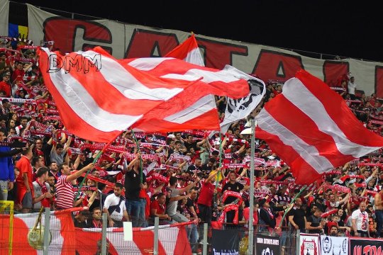 Suporterii și conducerea lui Dinamo, front comun pentru a îi incuraja pe jucători. Ce mesaj au transmis ultrașii echipei