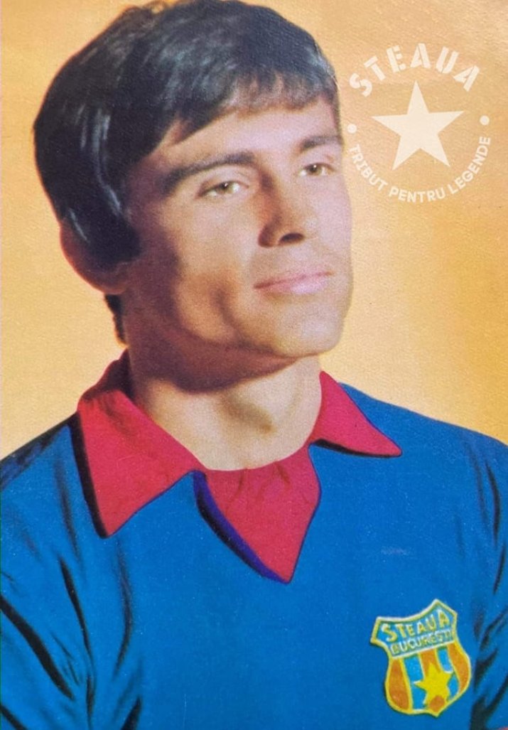 Sameș a evoluat 10 sezoane la Steaua ('73-'83) și a cucerit 4 trofee. În 1979 a fost declarat "Fotbalistul anului" în România