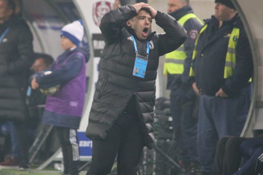 Soluția găsită de Giovanni Costantino pentru ca FC U Craiova să nu aibă emoții pe final de sezon: "Este singura posibilitate pentru noi"