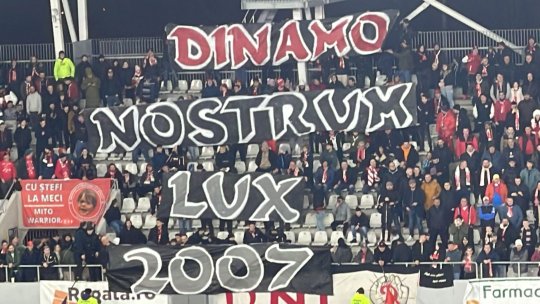 Atmosferă de meci mare pe Arcul de Triumf. Spectacol total făcut de cele două galerii. Ce mesaje au fost afișate