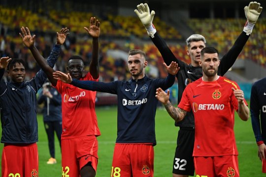 Așteptarea a luat sfârșit! Debut la FCSB pentru omul transferat în această iarnă. Ce schimbări au efectuat ”roș-albaștrii” la pauza meciului cu U Cluj