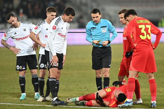 Gigi Becali crede că FCSB a fost privată de un penalty în egalul cu U Cluj: "Dădea gol! Îi dă peste picior"