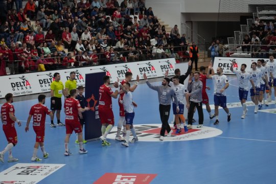 Dinamo o învinge pe CSM Constanța în derby-ul din European League cu un scor zdrobitor. Ultrașii dinamoviști au făcut show în tribune