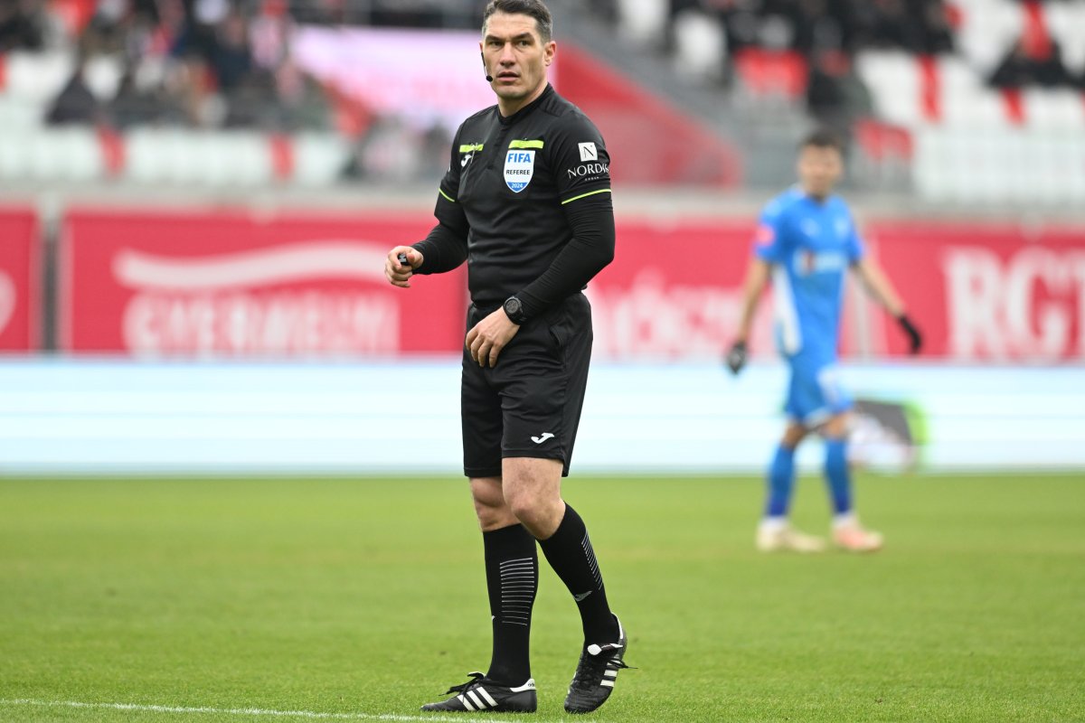 Kovacs mai are aproximativ 7 ani în care mai poate oficia meciuri de fotbal