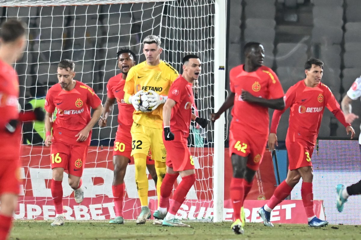 Ștefan Târnovanu joacă la FCSB din 2020