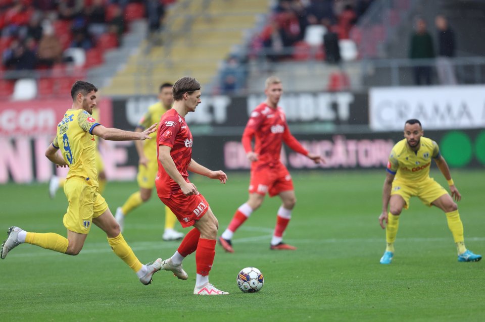 În tur, cele două echipe au remizat pe Ilie Oană, scor 0-0