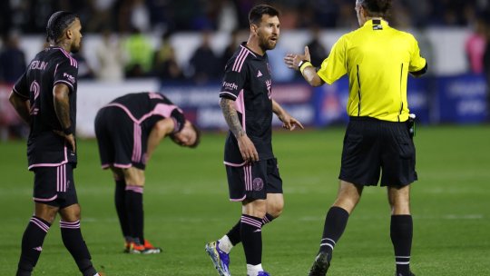 El i-a dirijat pe Messi, Suarez, Alba și Busquets! A dat recitaluri în fața lui Barack și Michelle Obama, Papa Francisc și a compus pentru NASA