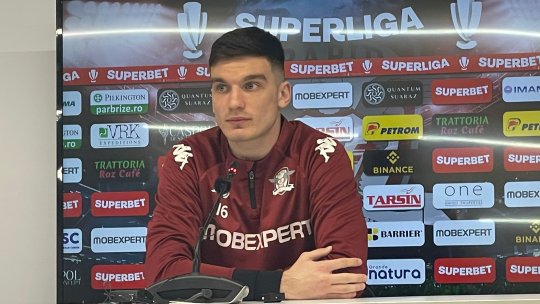 Marian Aioani, lăsat fără cuvinte de întrebarea primită la conferință: ”Tu ieși prin cluburi sau ești un băiat cuminte?” Cum a intervenit ofițerul de presă al Rapidului