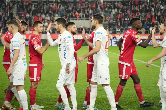 Legendele lui Dinamo și-au făcut apariția pe arena Arcul de Triumf. Cine a urmărit din tribune meciul roș-albilor cu Hermannstadt