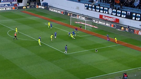 CCA a făcut public dialogul dintre arbitru și camera VAR, de la FCU Craiova - Poli Iași! Feșnic, confuz: ”Nu ajunge la el mingea?” / ”Horațiu, arată semnul VAR și anulează”