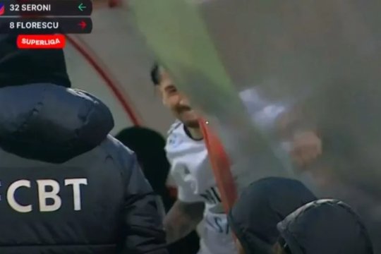 Și-a pierdut cumpătul: schimbat după ce a ratat penalty, jucătorul s-a "războit" cu banca de rezerve