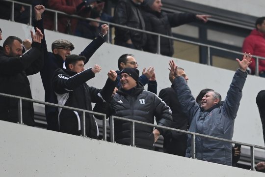 Adrian Mititelu a făcut spectacol la declarații: "Fularul meu are palmares mai bun ca echipa lui Rotaru!" / "Sunt convins că Dinamo scapă de retrogradare"