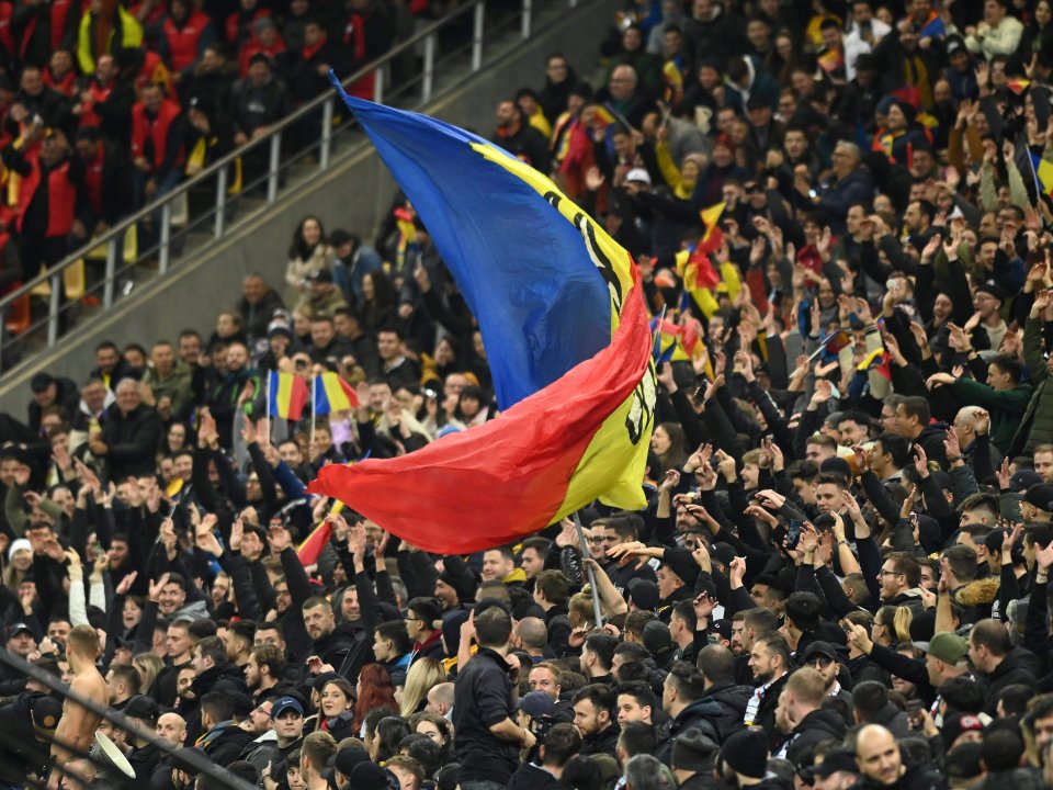 Suporterii români în tribună la meciul de fotbal dintre România sși Elveția, din cadrul preliminariilor Campionatului European 2024, desfășurat pe Arena Națională, 21 noiembrie 2023