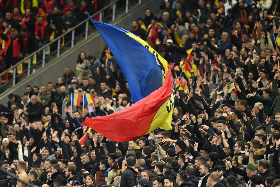 Suporterii români în tribună la meciul de fotbal dintre România sși Elveția, din cadrul preliminariilor Campionatului European 2024, desfășurat pe Arena Națională, 21 noiembrie 2023