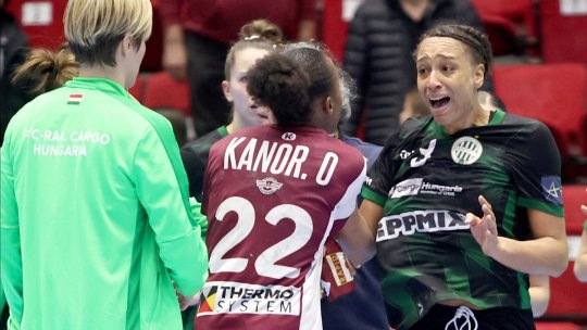 O jucătoare a izbucnit în plâns, după Rapid - Ferencvaros. Ce s-a întâmplat la Sala Polivalentă: ”Un băiat prost! Sper să nu mai pășească vreodată în tribune”