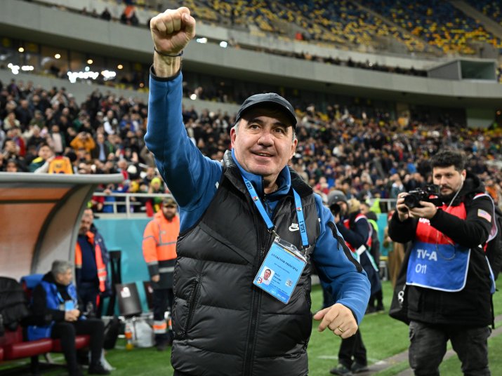 Hagi, aplaudat la scenă deschisă de spectatorii prezenți la derby-ul FCSB - Farul