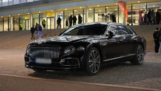 Fostul patron de la FCSB a făcut spectacol în parcarea Național Arena. Bolidul cu care și-a făcut apariția