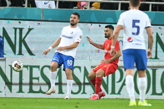 Schimbări la pauză la meciul FCSB - Farul. Budescu și Coman, personaje principale