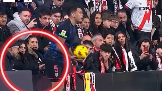 Scene halucinante în LaLiga! Un fotbalist al celor de la Sevilla a fost agresat sexual de un suporter în mijocul meciului