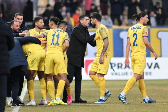 OFICIAL | Un nou transfer la Petrolul! ”Lupii galbeni” și-au luat un nou mijlocaș central