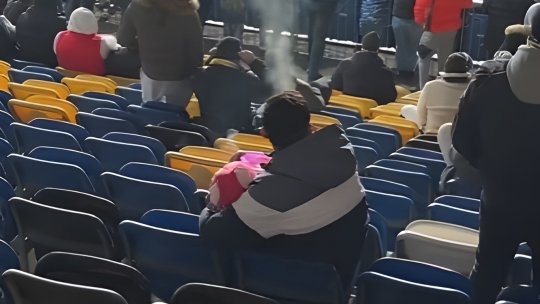 Imaginile anului, surprinse la un meci din Liga 1! Ce făcea acest tătic în timp ce Jair se pregătea să bată un corner: "Când trebuie să stai cu copilul, dar..."