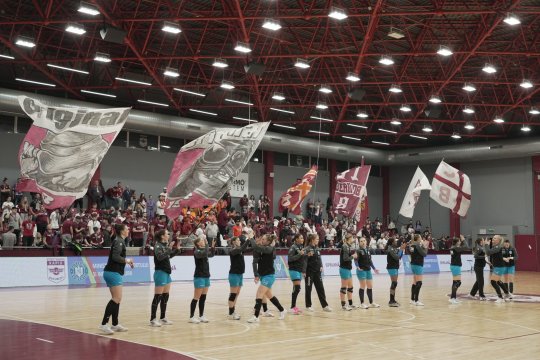 Cristina Neagu, huiduită înainte de Rapid - CSM! Cum a fost atmosfera la derby și ce fotbalist din Giulești a venit să le facă galerie handbalistelor
