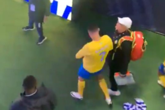 Cristiano Ronaldo, gest vulgar după ce spectatorii au scandat tot meciul numele lui Messi