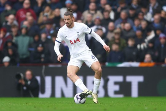Radu Drăgușin a jucat o repriză în Aston Villa - Tottenham 0-4! Ce notă a primit românul
