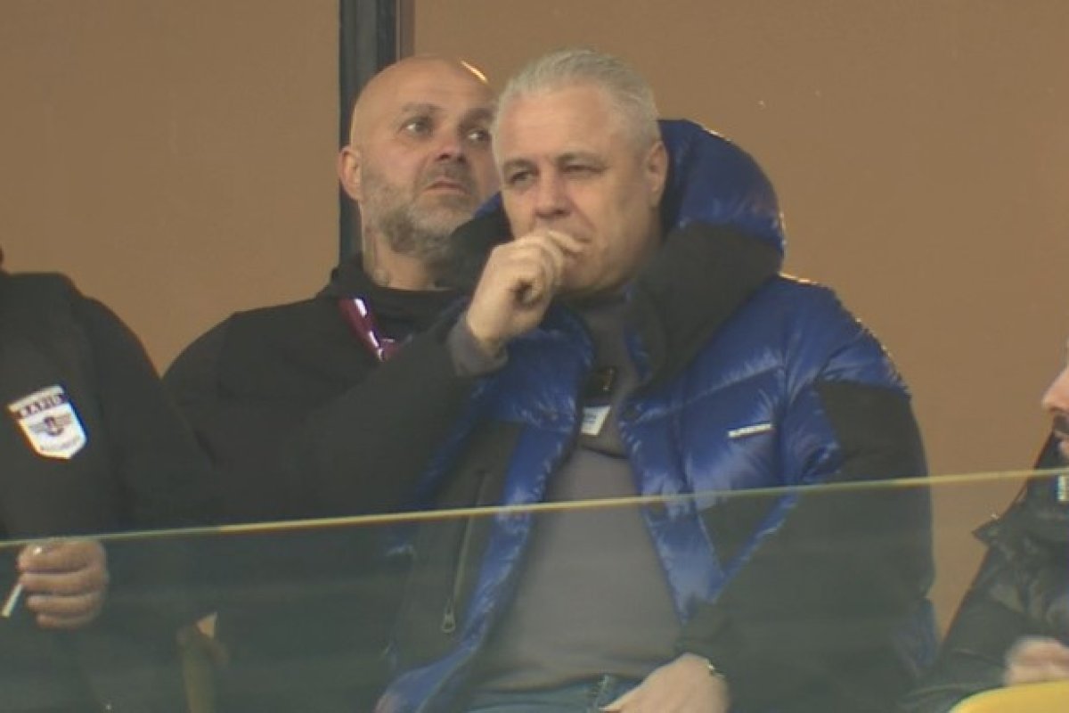 Șumudică a fumat în tribunele Arenei Naționale alături de "Gigi Corsicanu"