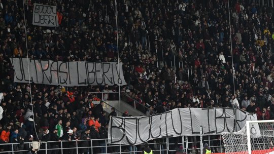 Dispută între suporterii Rapidului, în mijlocul partidei cu Farul! De ce le-au scandat ”Rușine să vă fie” fanii de la Tribuna 1 celor din Peluza Nord