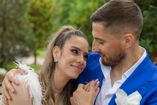 Familia Grozav se mărește. Fotbalistul Petrolului și iubita sa, Sorina Tîrcă, aproape de momentul cel mare