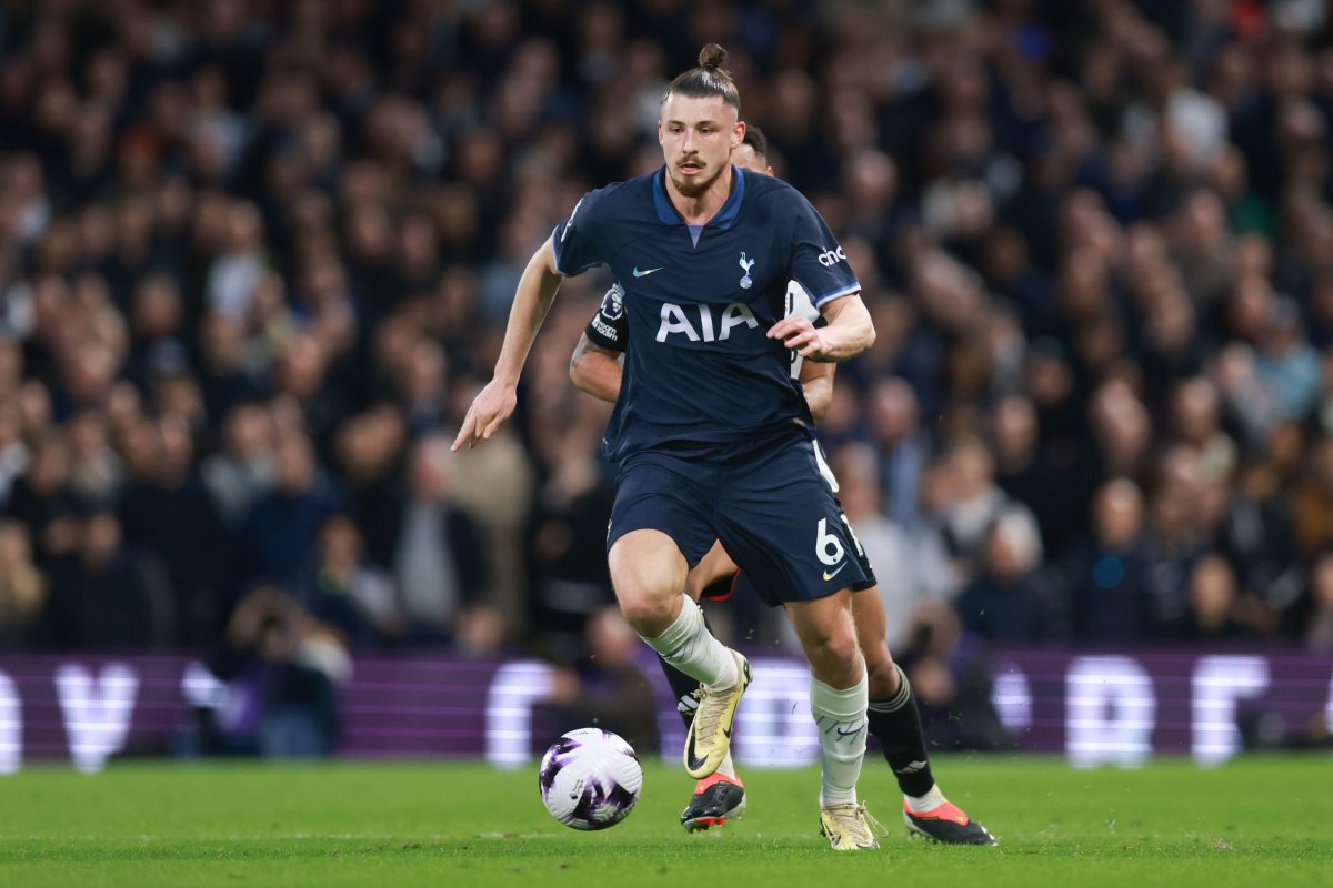 Radu Drăgușin este jucătorul lui Tottenham