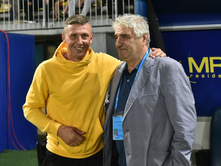 Daniel Chiriță, în stânga, a debutat în fotbalul mare la Petrolul