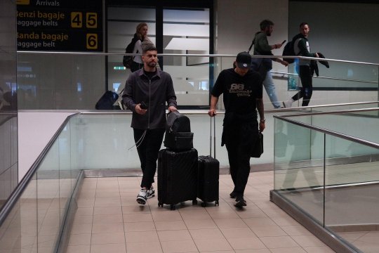 Horațiu Moldovan și Andrei Rațiu au ajuns la București! Singura reacție a portarului la sosirea pe aeroport