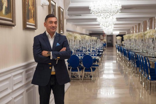 Ilie Dumitrescu cere 1,65 milioane € pentru Hanul cu Tei. FOTO | Cum arată clădirea în interior