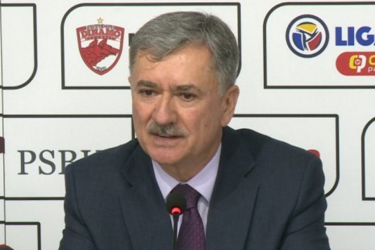 Eugen Voicu nu regretă că s-a pozat cu trofeele celor de la CFR Cluj! Ce spune despre reacțiile negative ale suporterilor: ”Foarte primitivă această judecată”