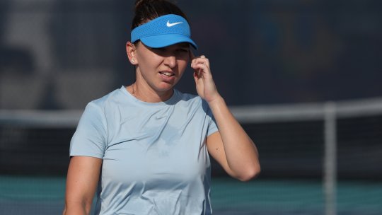 Cel mai cunoscut jurnalist de tenis, Ben Rothenberg, este încântat: “Halep a revenit pe teren și arată foarte bine!” C. Clarey, ziarist New York Times: "Simona pare fericită să se întoarcă <la muncă>"